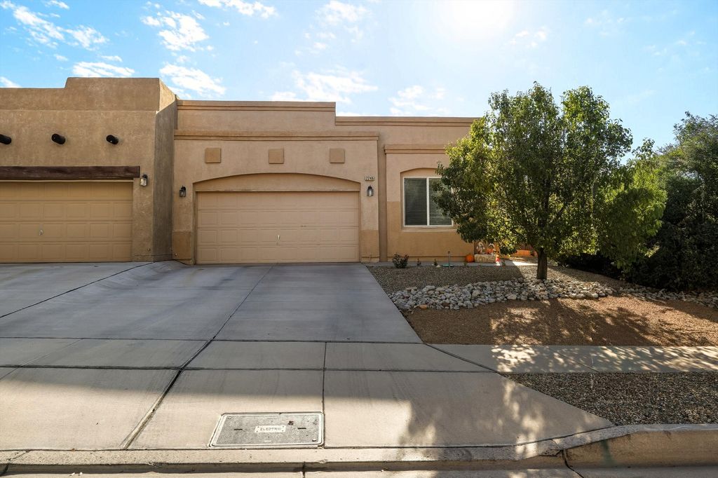 2246 CORTINA Loop SE, Rio Rancho, NM 87124