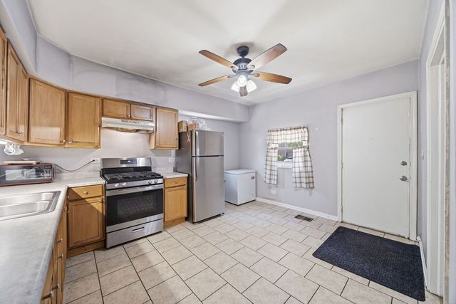 12124 S Edbrooke Avenue, Chicago, IL 60628