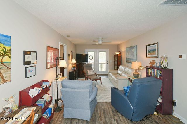 212 NE 48th Street, Oak Island, NC 28465