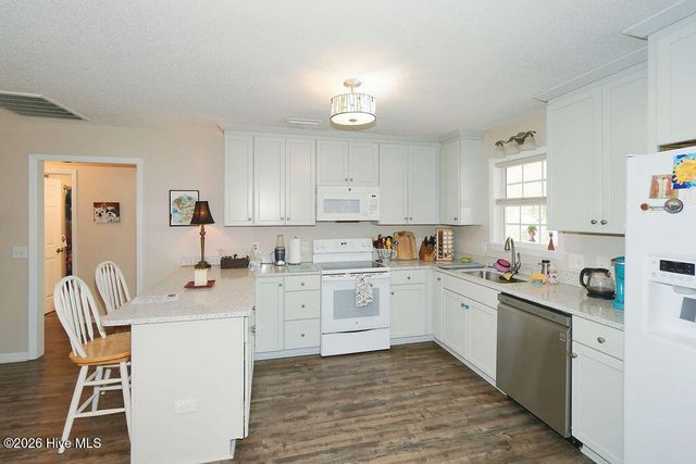 212 NE 48th Street, Oak Island, NC 28465