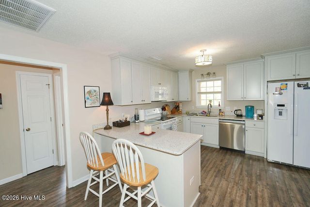 212 NE 48th Street, Oak Island, NC 28465