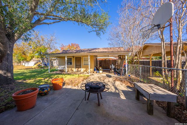 106 Seamoor, Fredericksburg, TX 78624