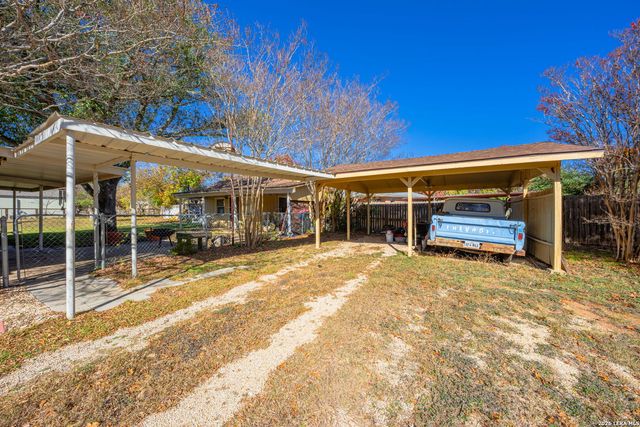 106 Seamoor, Fredericksburg, TX 78624