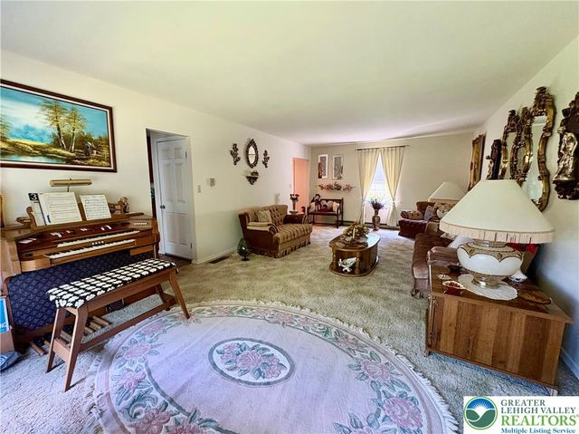 5705 Bel Air Drive, Upper Saucon Twp, PA 18036