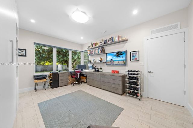 4595 N Jefferson Ave, Miami Beach, FL 33140