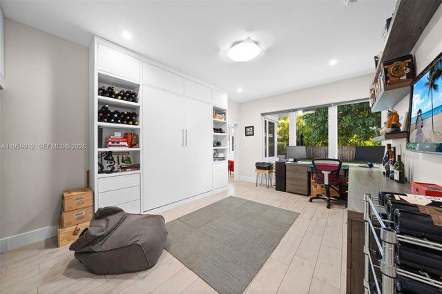 4595 N Jefferson Ave, Miami Beach, FL 33140