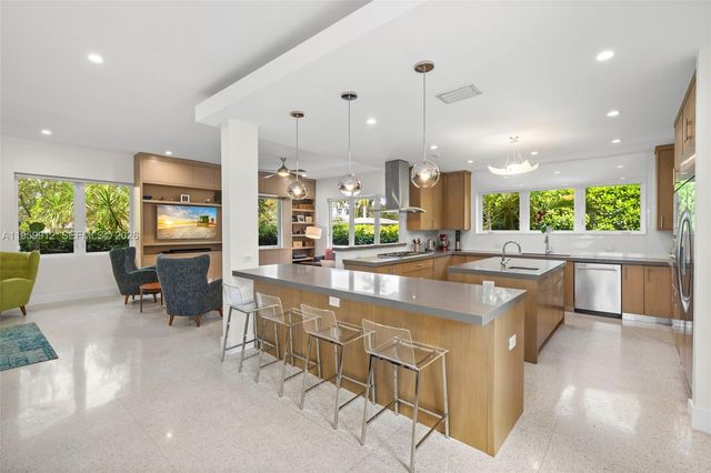 4595 N Jefferson Ave, Miami Beach, FL 33140