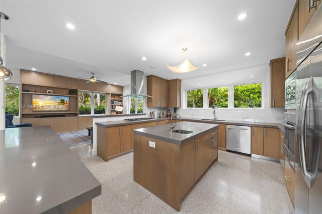 4595 N Jefferson Ave, Miami Beach, FL 33140