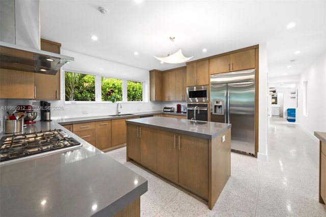 4595 N Jefferson Ave, Miami Beach, FL 33140