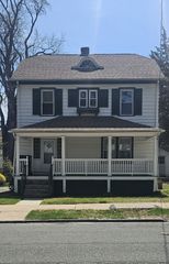 342 Sargeant St, Holyoke, MA 01040