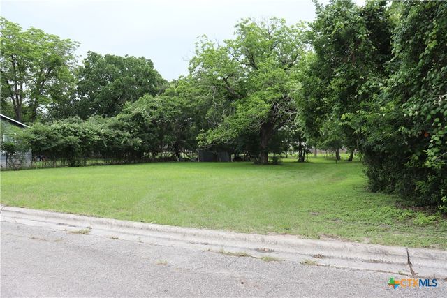 1006 Johnson Street, Lockhart, TX 78644