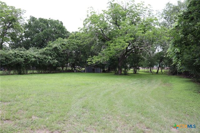 1006 Johnson Street, Lockhart, TX 78644