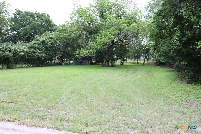1006 Johnson Street, Lockhart, TX 78644