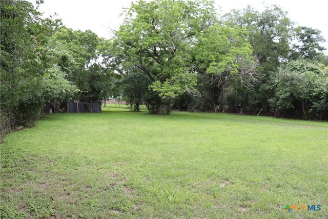 1006 Johnson Street, Lockhart, TX 78644