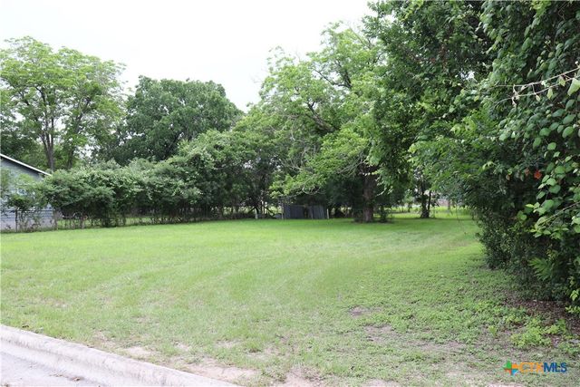 1006 Johnson Street, Lockhart, TX 78644