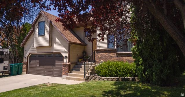 823 E CREEKSIDE DR, Layton, UT 84041