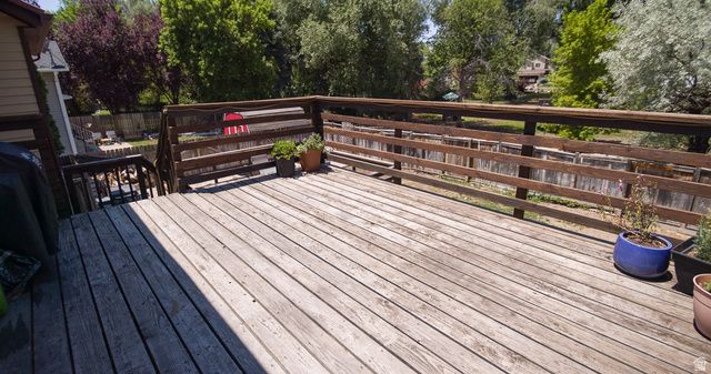 823 E CREEKSIDE DR, Layton, UT 84041