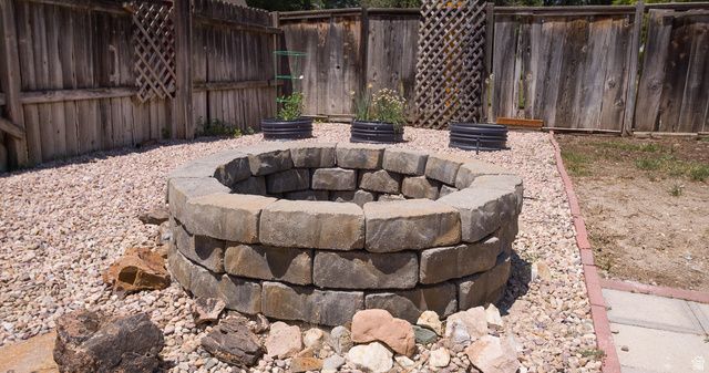 823 E CREEKSIDE DR, Layton, UT 84041