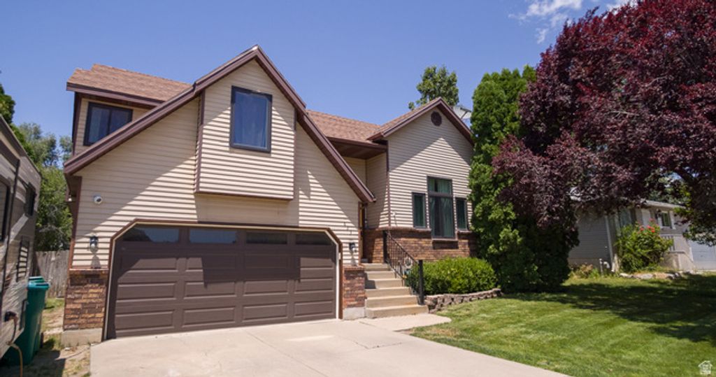 823 E CREEKSIDE DR, Layton, UT 84041