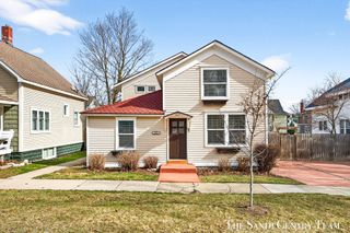209 Clinton Avenue, Grand Haven City, MI 49417