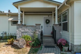 698 Royalty Cir NE, Salem, OR 97301