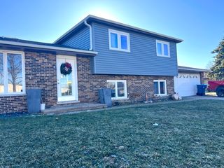 12818 S blossom Drive, Alsip, IL 60803