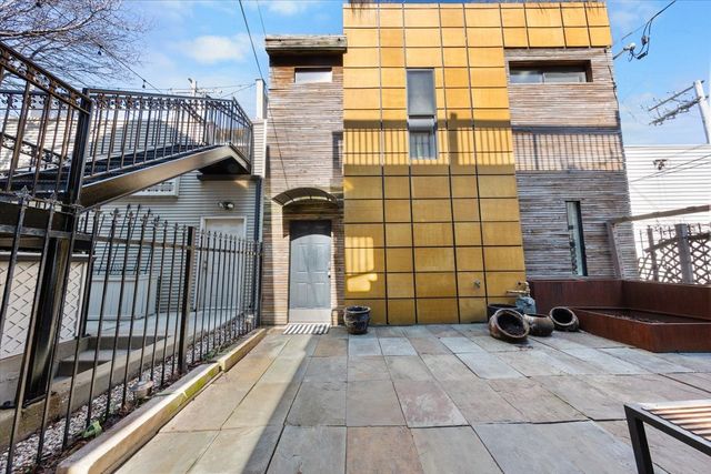 2334 W Medill Avenue, Chicago, IL 60647