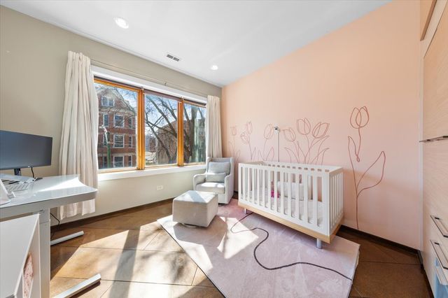 2334 W Medill Avenue, Chicago, IL 60647