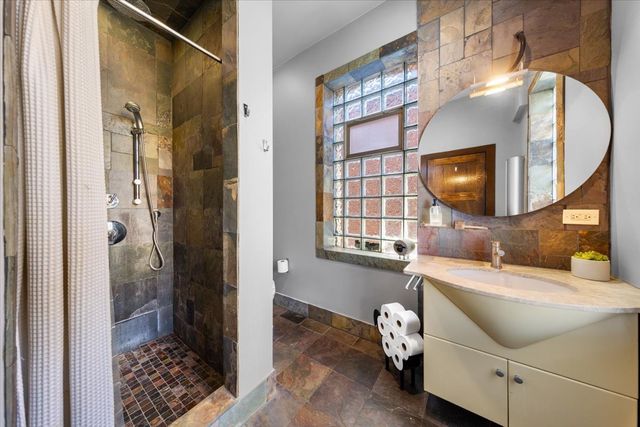 2334 W Medill Avenue, Chicago, IL 60647