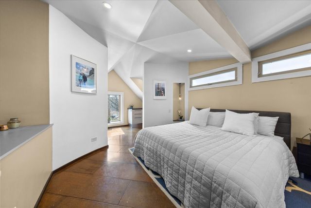 2334 W Medill Avenue, Chicago, IL 60647