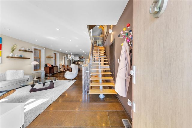 2334 W Medill Avenue, Chicago, IL 60647