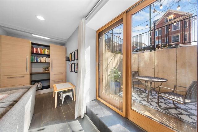 2334 W Medill Avenue, Chicago, IL 60647