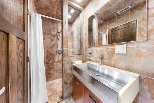 2334 W Medill Avenue, Chicago, IL 60647