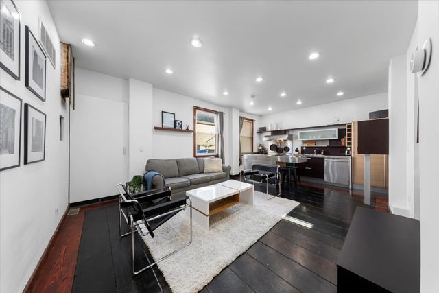 2334 W Medill Avenue, Chicago, IL 60647