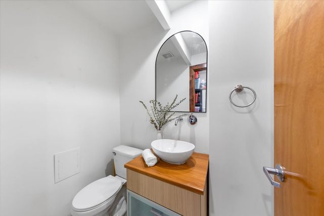 2334 W Medill Avenue, Chicago, IL 60647