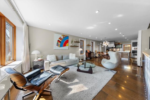 2334 W Medill Avenue, Chicago, IL 60647