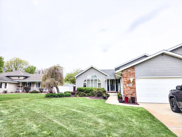 1960 Christenson Lane, Schererville, IN 46375