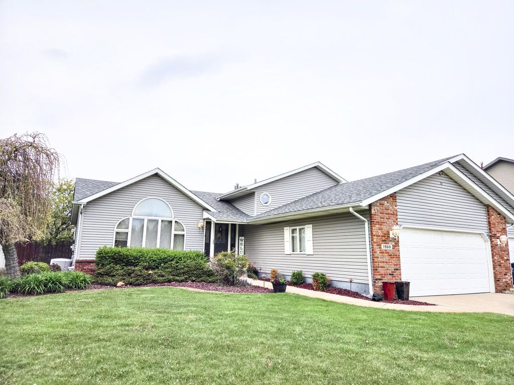 1960 Christenson Lane, Schererville, IN 46375