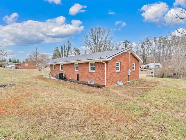 718 Perdue ST, Martinsville, VA 24112