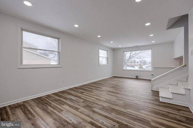 2850 MAYFIELD DR, Dover, PA 17315