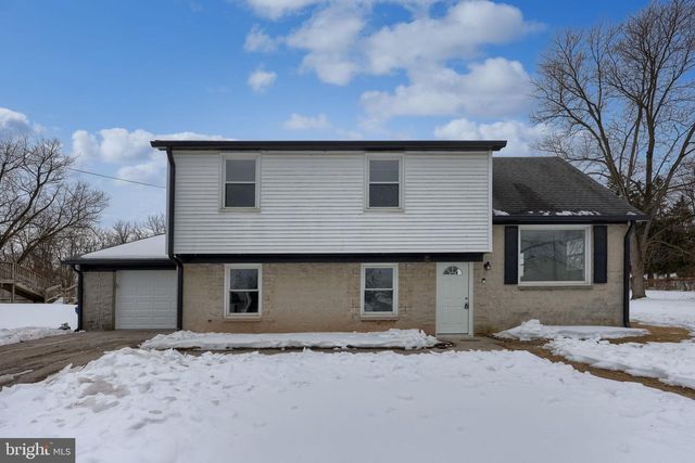 2850 MAYFIELD DR, Dover, PA 17315