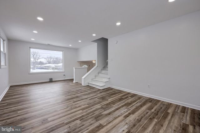 2850 MAYFIELD DR, Dover, PA 17315