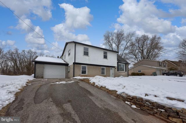 2850 MAYFIELD DR, Dover, PA 17315