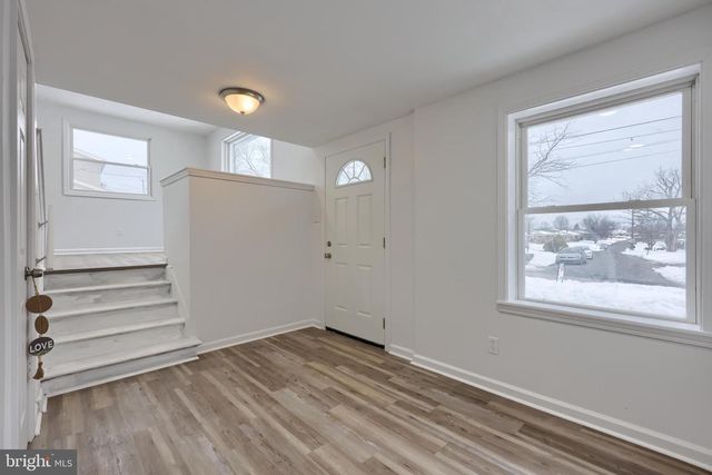 2850 MAYFIELD DR, Dover, PA 17315