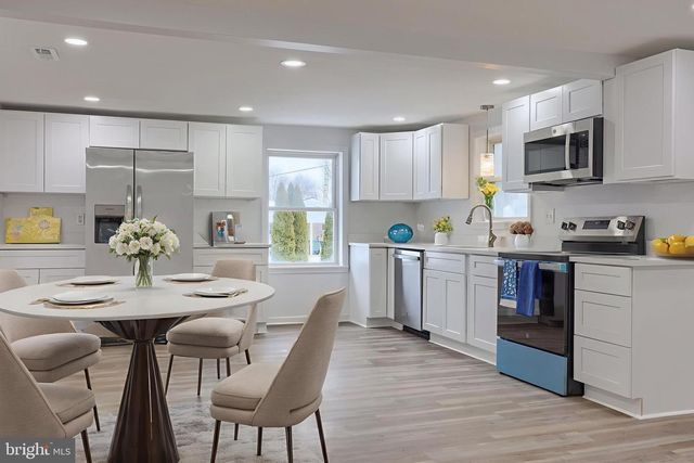 2850 MAYFIELD DR, Dover, PA 17315