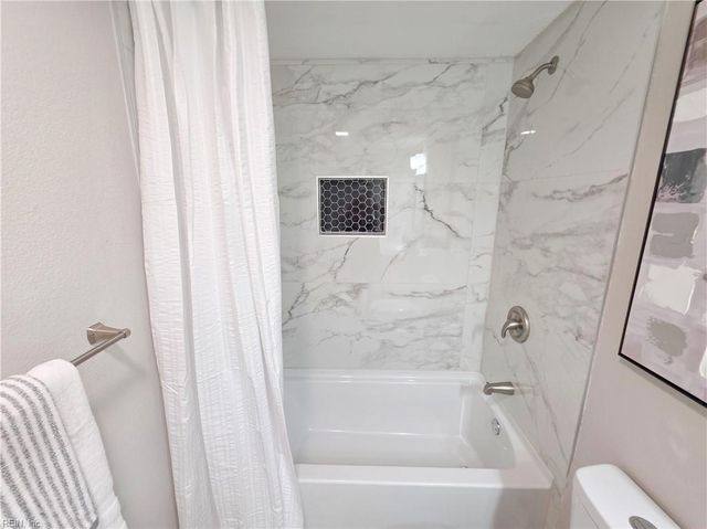 1901 Tyndall CIR, Hampton, VA 23663