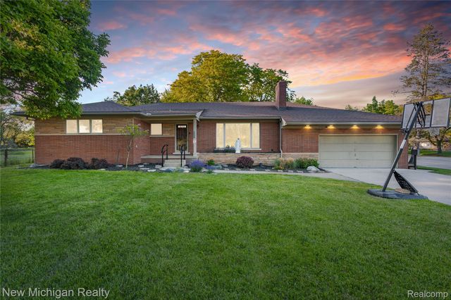 8359 Chicago Road, Warren, MI 48093