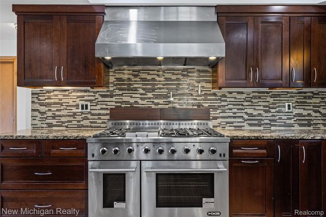 8359 Chicago Road, Warren, MI 48093