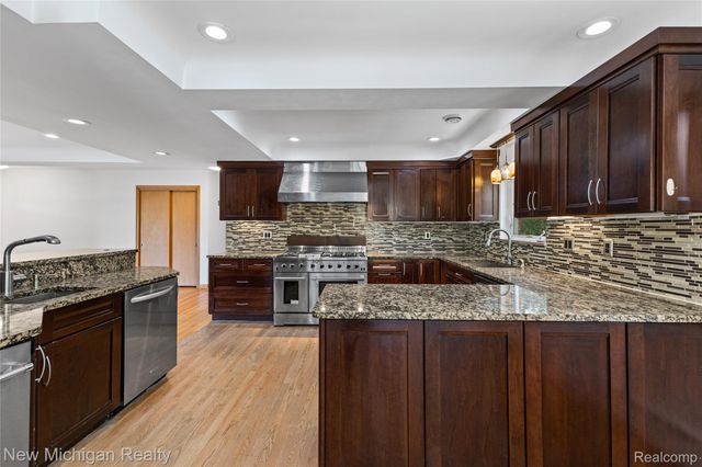 8359 Chicago Road, Warren, MI 48093