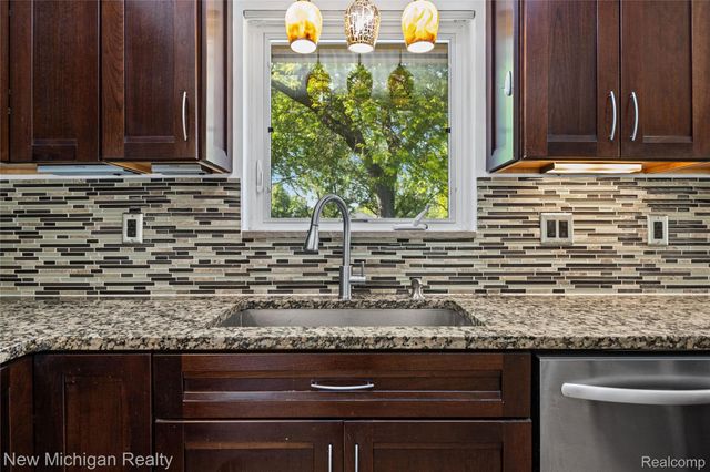 8359 Chicago Road, Warren, MI 48093
